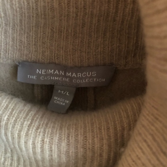 Nieman Marcus Cashmere Collection turtleneck sweater - Picture 3 of 5